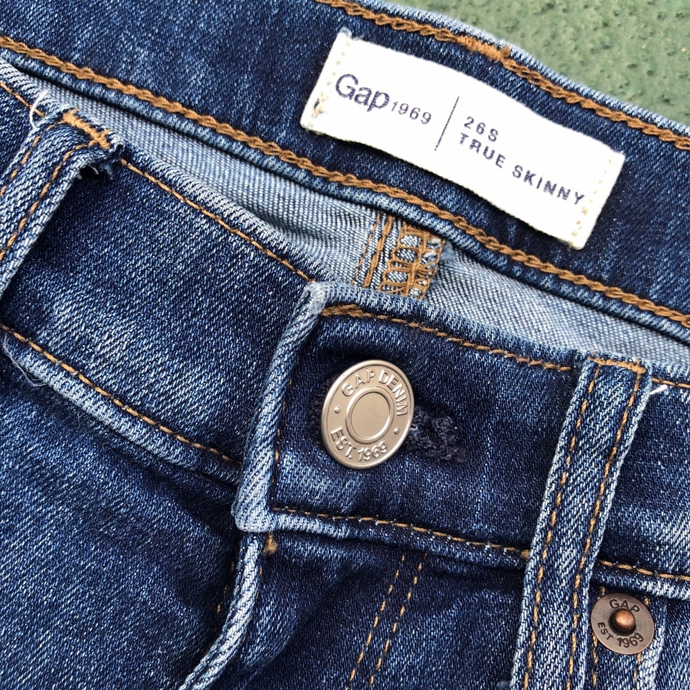 Gap True Skinny Jeans, size 26 SHORT.